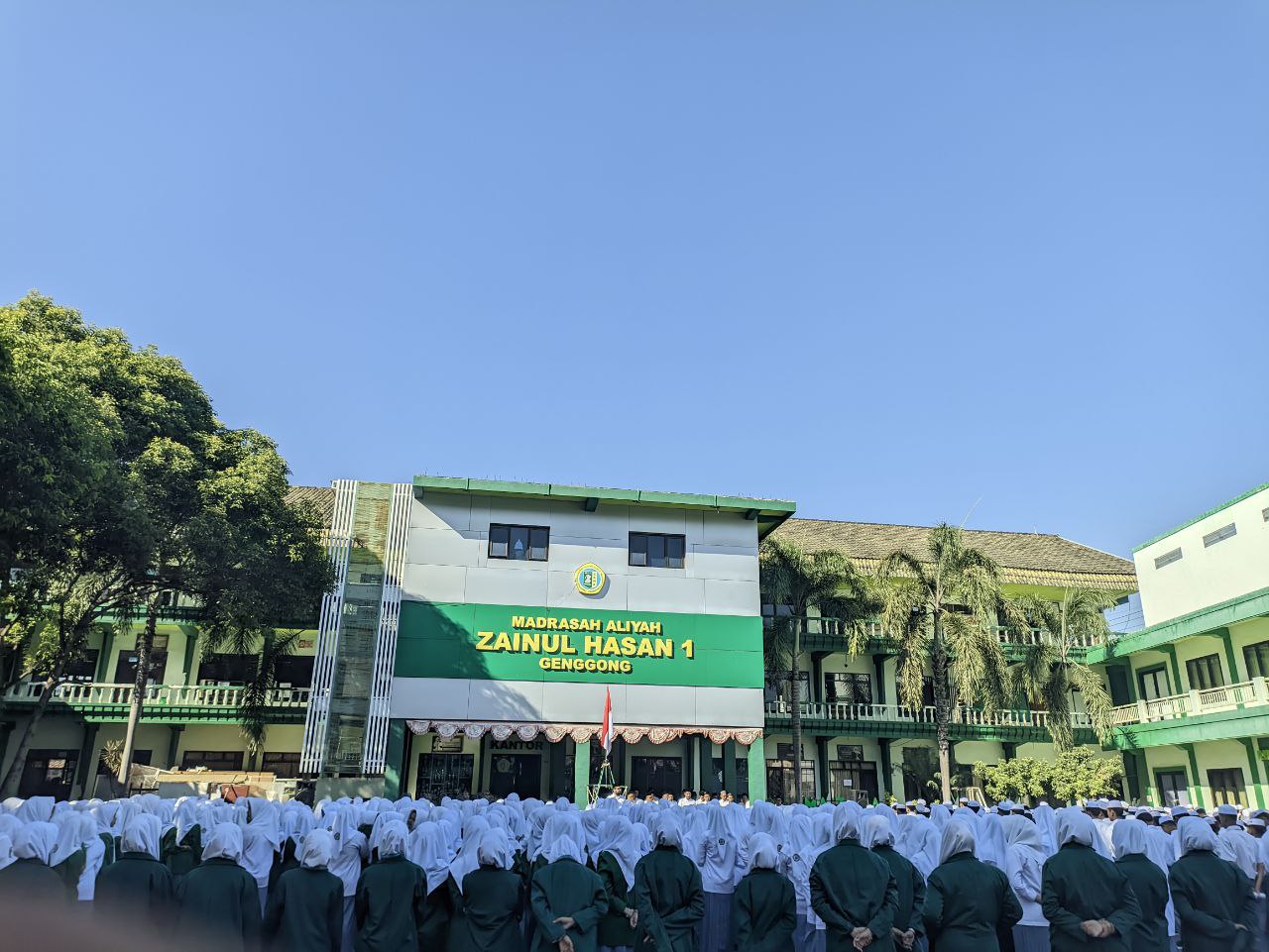 Awali Tahun Pelajaran Baru, MA ZAHA 1 Genggong Gelar Apel Akbar Bersama 878 Santri